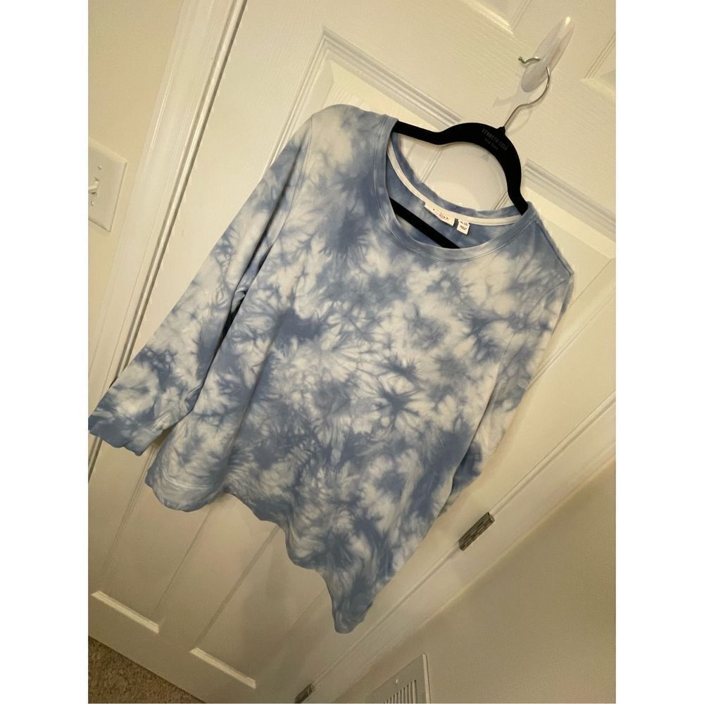 D & Co women’s 1X tie dye sweatshirt blue